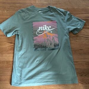 Nike tee, T-shirt. Men’s size medium.
